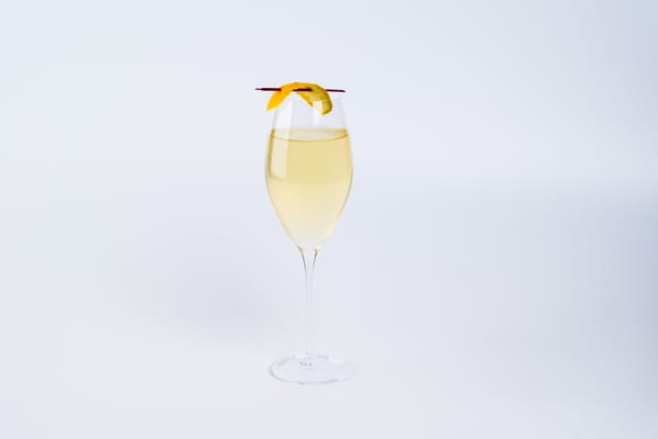 French 75 Cocktail: Bubbly, Classic, and Strong for a Reason